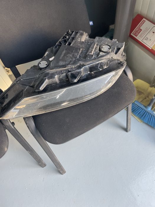 Фар десен за VW passat