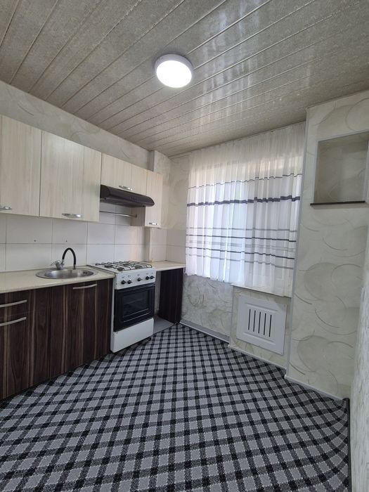 Kvartira sotiladi 2 honaliy  3 etaj 4 etajliy