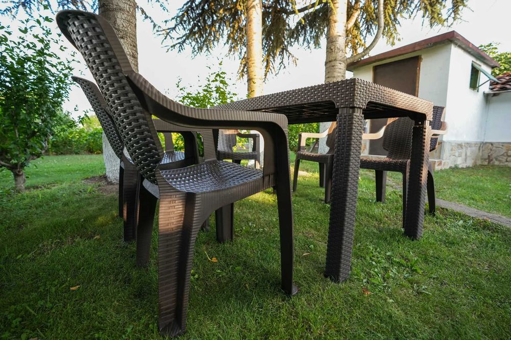 Висококачествен градински комплект от маса 140х80см. и 6 стола пвц