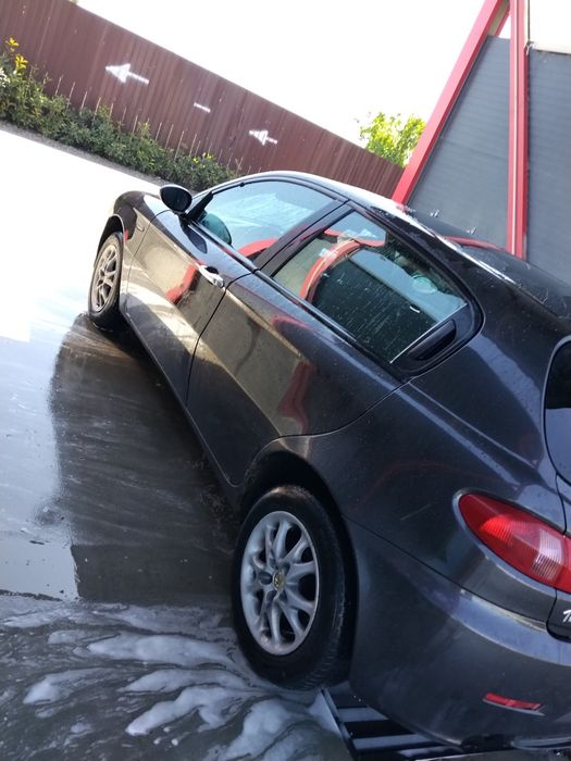 Vând Alfa Romeo 147