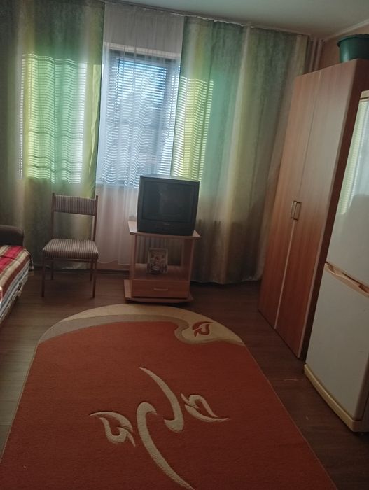 Închiriez camera camin