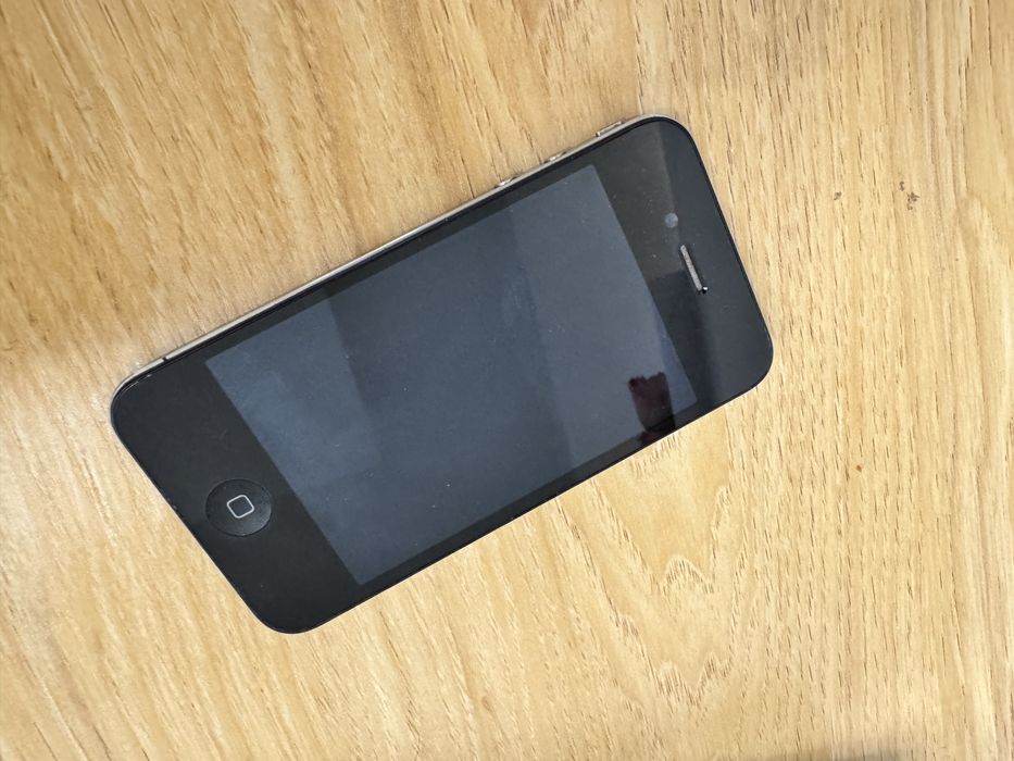 Продам Iphone 4s рабочий