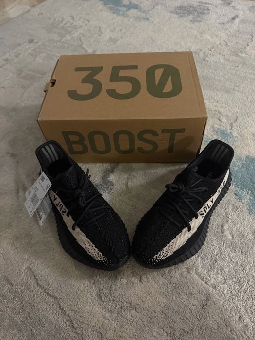 Yeezy 350 V2 Oreo