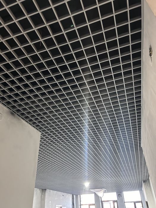 Установка подвесных потолков