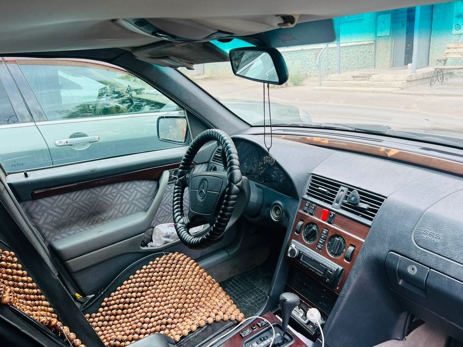 Продаётся мерседес с220