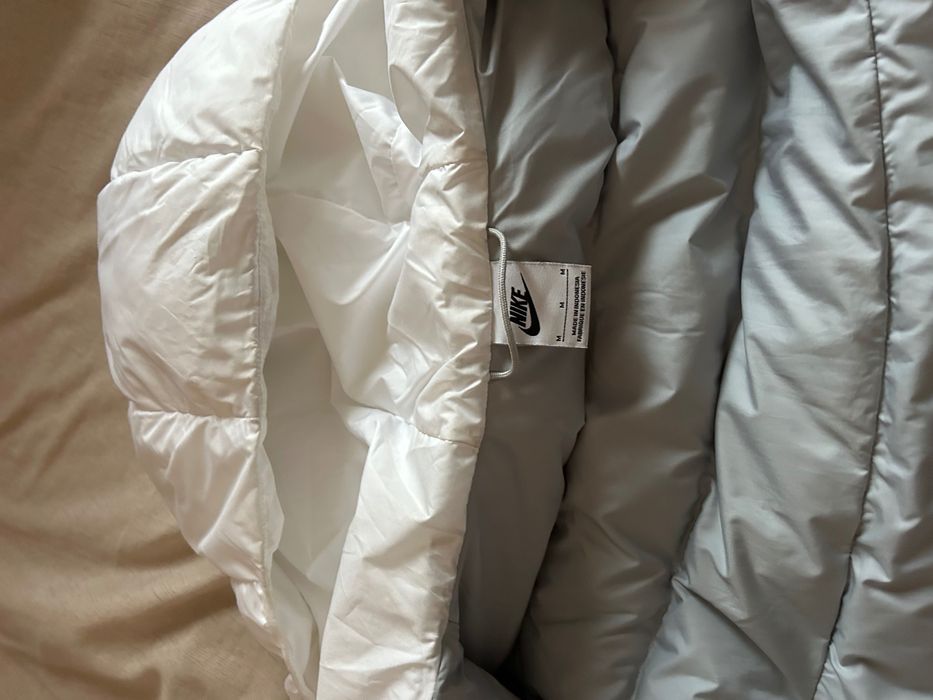Яке NIKE  Бяло    !!!