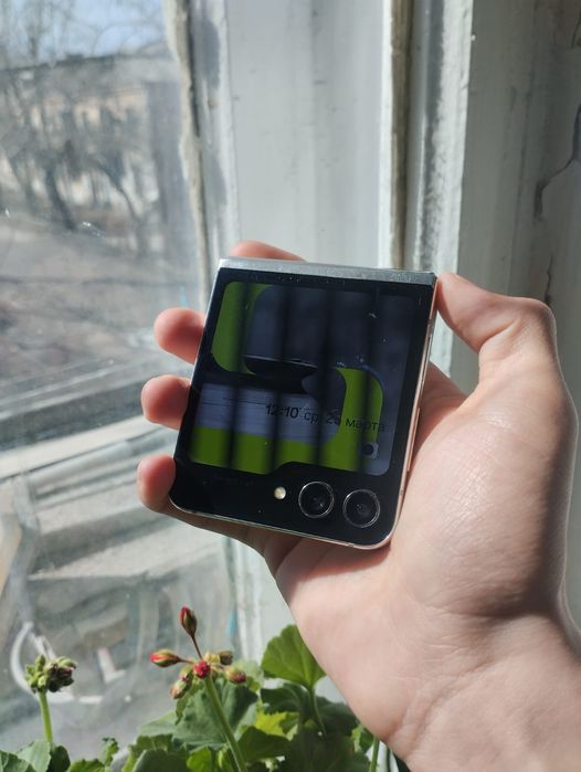 продам z flip 5 256 Гб