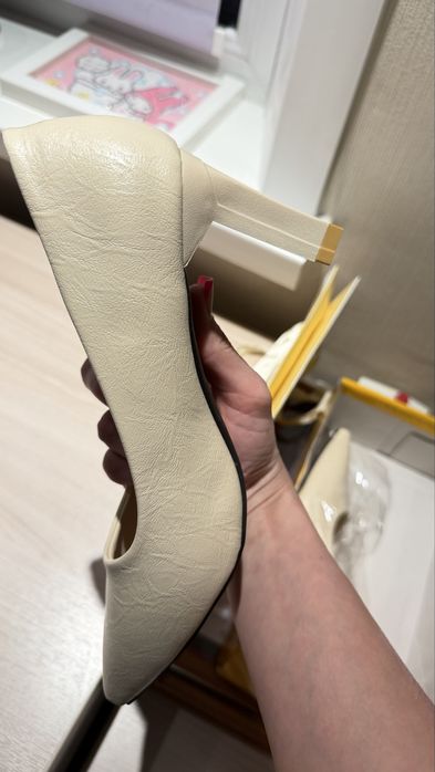 Абсолютно новые туфли