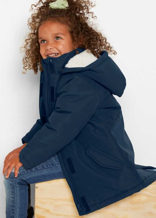 Утепленная парка для девочки со съемным капюшоном