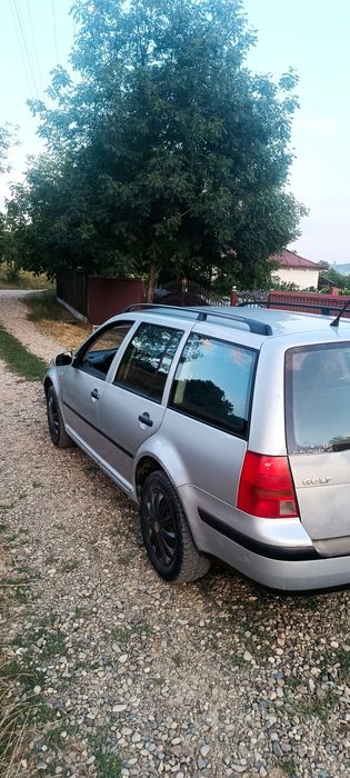 Vând Golf 4 benzină