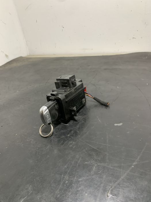 Contact cu cheie Audi A5 8K0909131C Audi a4 B8