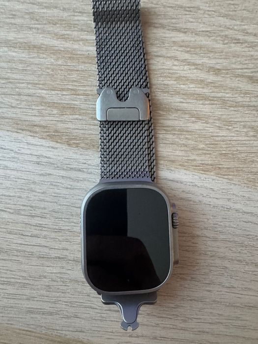 Apple Watch Ultra 2 49mm GPS + Cellular + Apple Titanium Milanese Loop