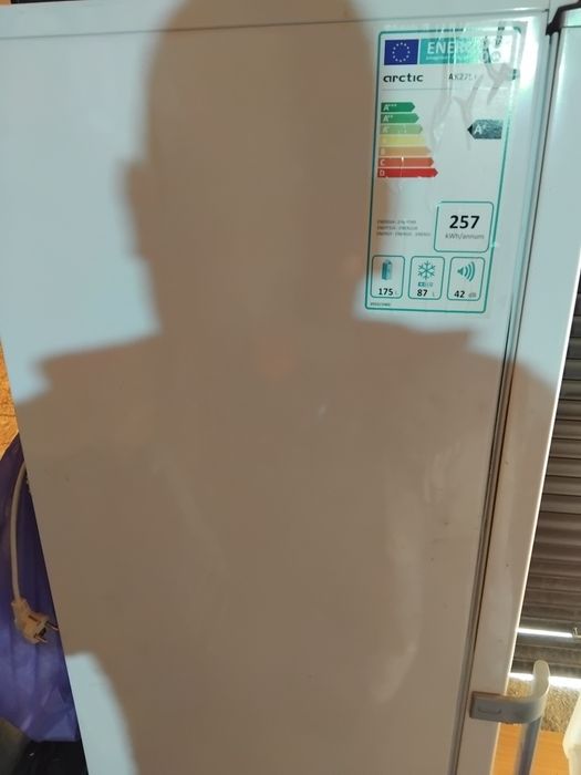 Vand combina frigorifica artic ca si noua