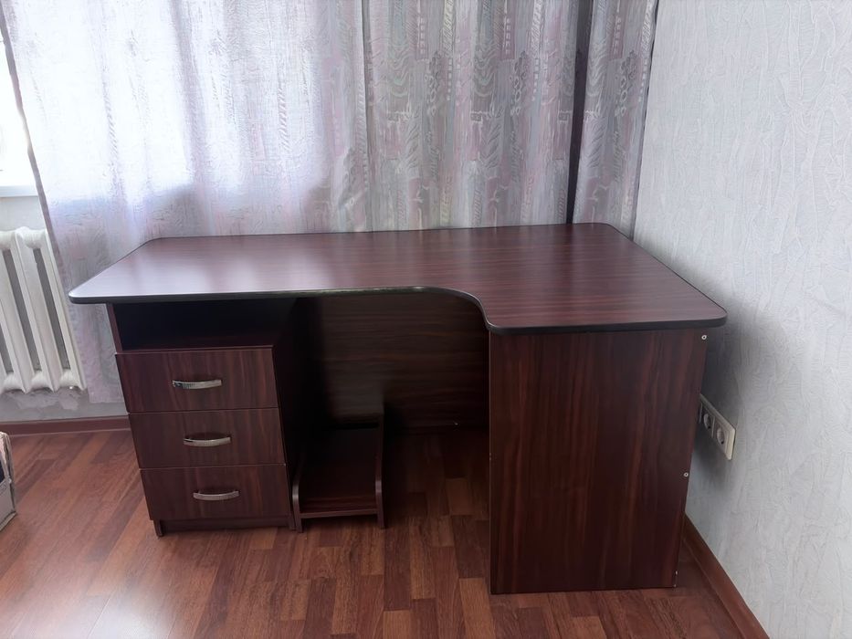 Продам стол письменный
