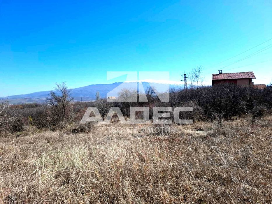Продава се УПИ в с. Кралев дол!