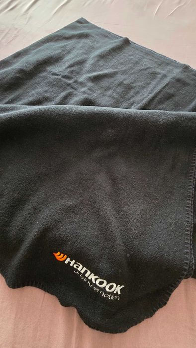 Поларено одеяло – Черно, топло и меко!