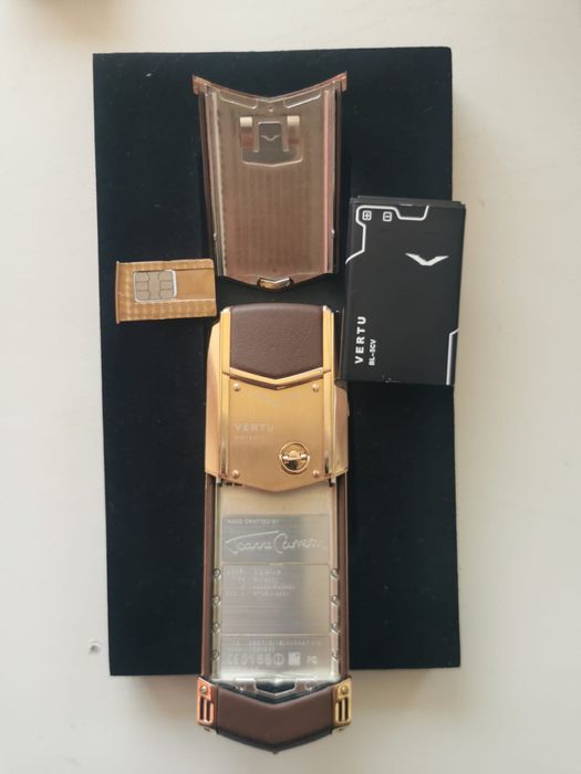 Продам телефон Vertu
