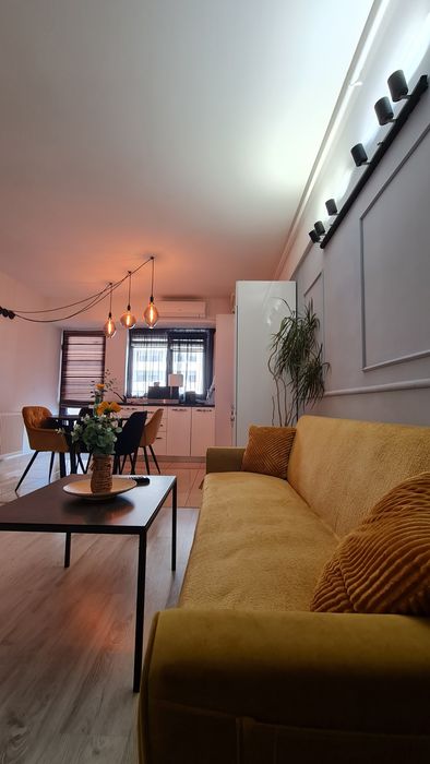 Apartament  central 3 camere de închiriat