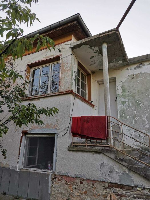 Къща в село Лозен