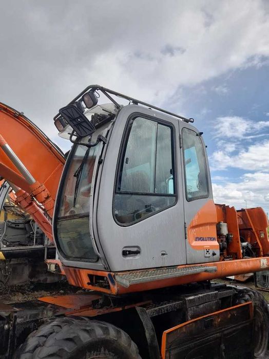 Cabina excavator pe roti Fiat Kobelco E175W