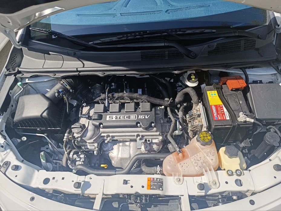 Кобальт сотилади,холати жудаям зур, факат бензинда юрган,салон