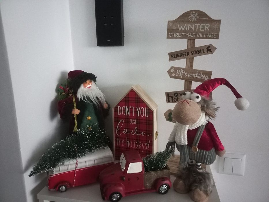 Brad artificial de craciun si decoratiuni