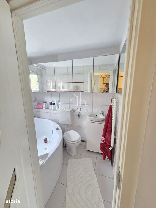 Casa renovata, 3 camere, 2 bai, Zona Centrală