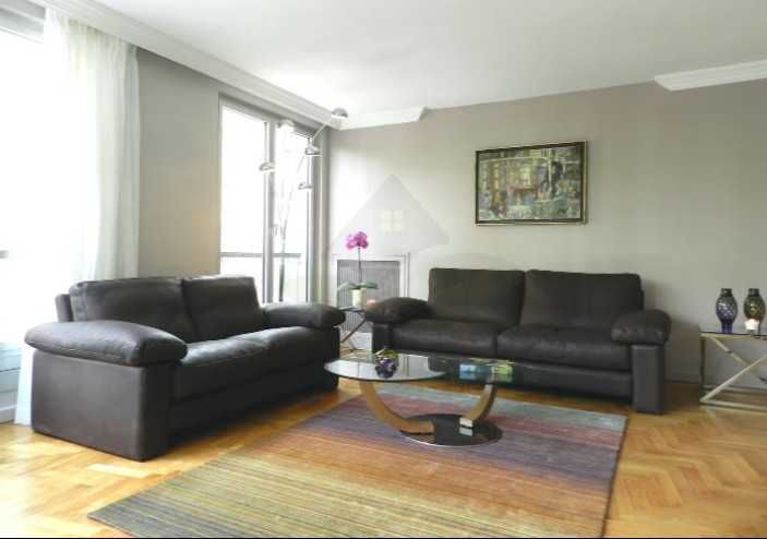 Дава се под наем Тристаен апартамент в Пловдив, Център - 73 кв.м за 244.8 € - Снимка #1