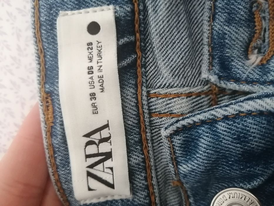 Продаются джинсы мом Zara