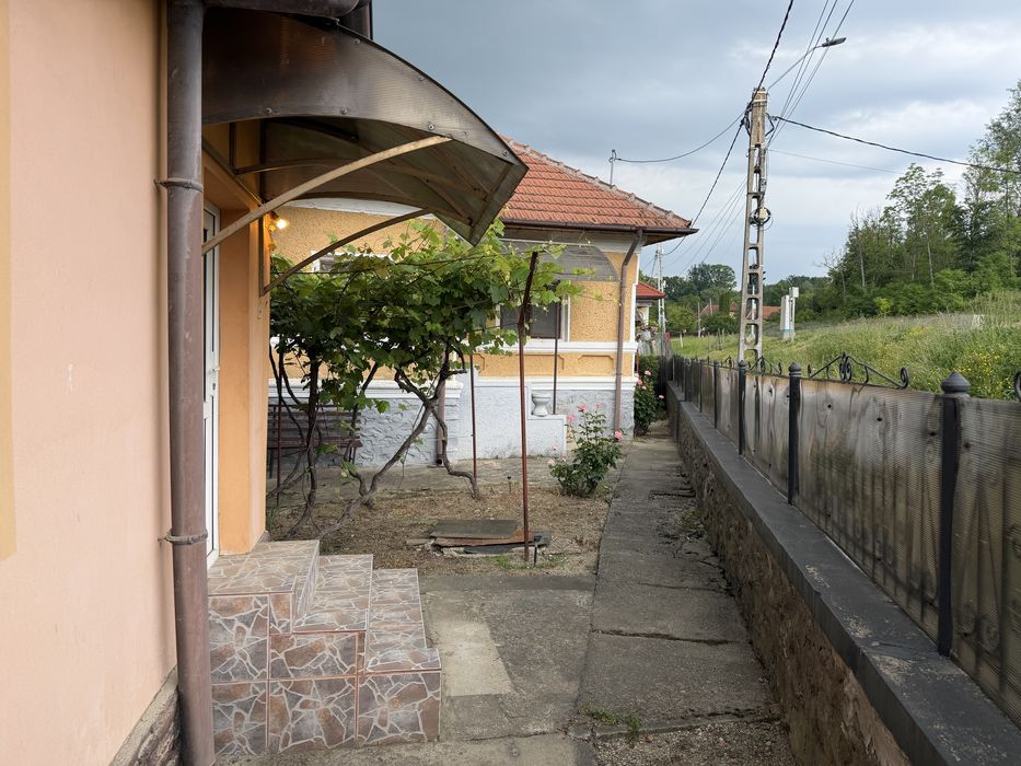Vând două case în Tismana sat Celei