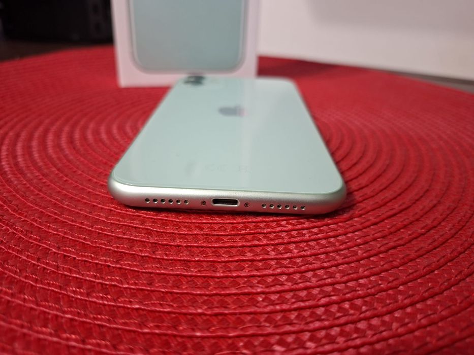 Iphone 11 , 64 gb liber retea,baterie noua