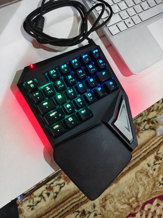 Продам компьютерные мыши и клавиатуру.