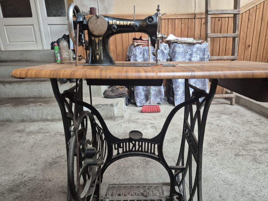 Mașină de cusut DURKOPP - 700 RON