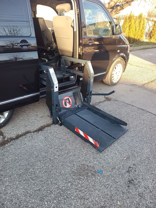 Инвалидна рампа с хидравлика .