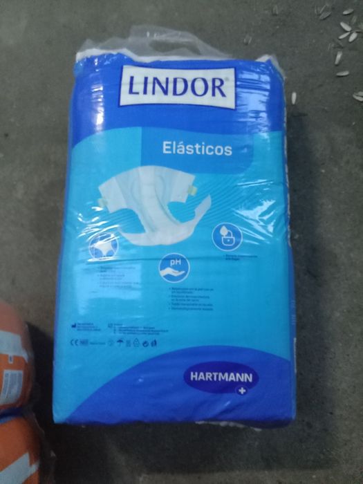 Vind pampersi adulti 50 lei 40 buc