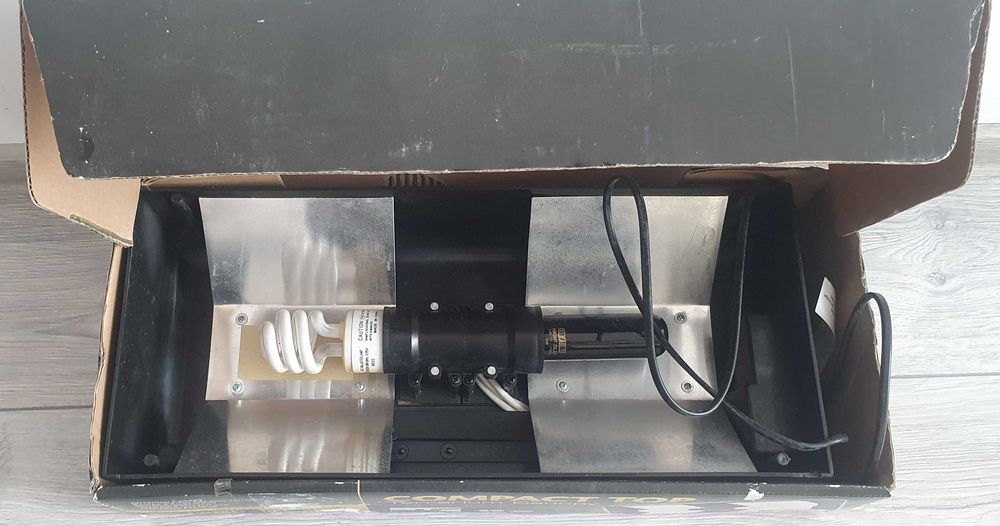 Copertină compactă Exo Terra pentru terariu 45 cm