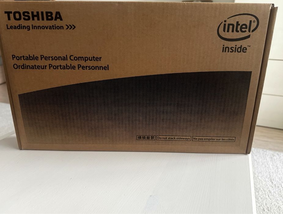 Ultrabook Toshiba Satellite Z30-B-110 | Intel i3 | 12 GB RAM | SSD 128GB | Cutie + Încărcător + Mouse