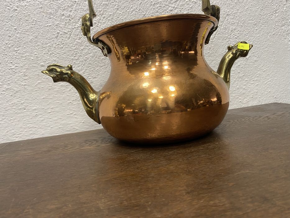 Медна кашпа с месингови орнаменти 1950те Индия декор