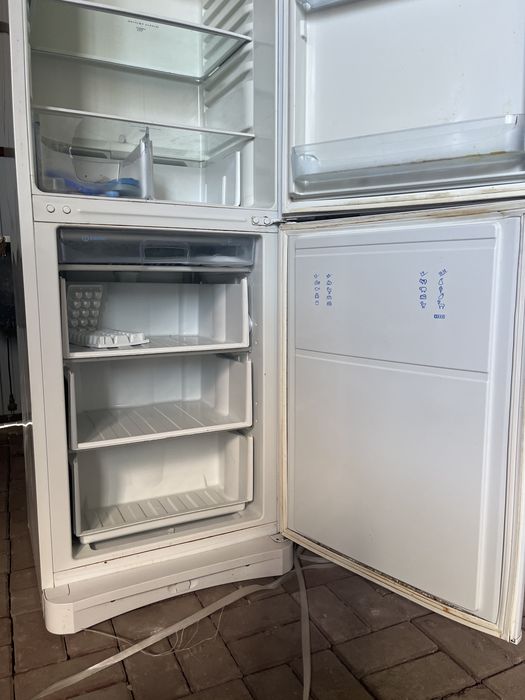 Продаю холодильник Indesit