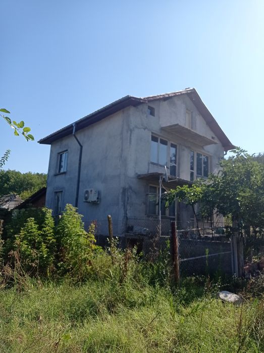 Вила в село Бял Извор област Стара Загора