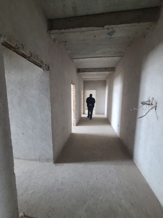 Зарафшон гостиница олдидан 7 каватли домдан квартира