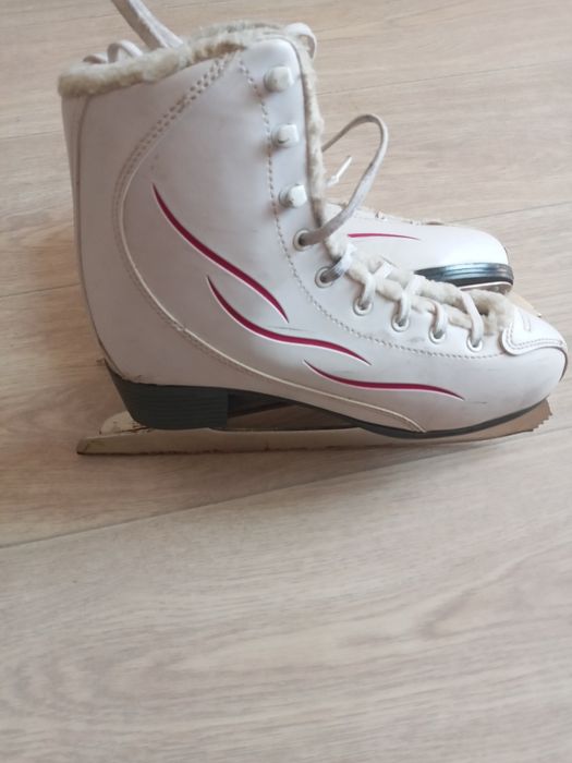 СРОЧНО!!!Коньки фигурные 37рр