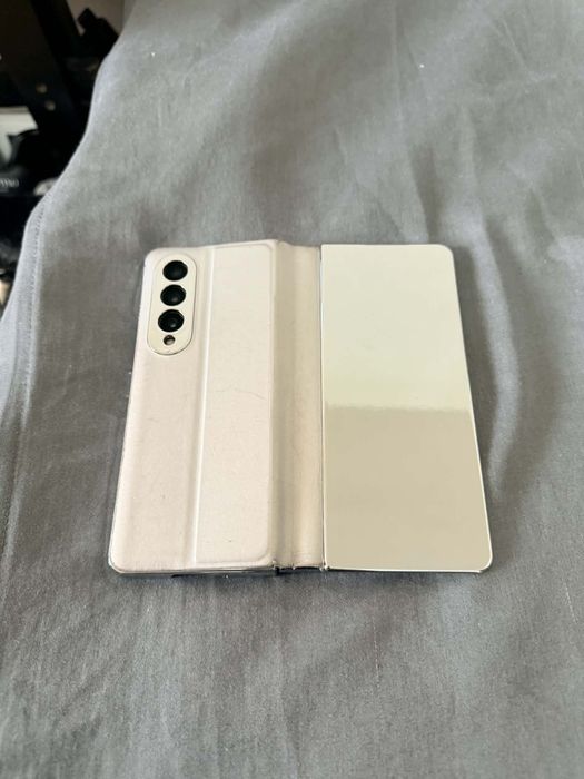 Продавам Самсунг зетфолд 4