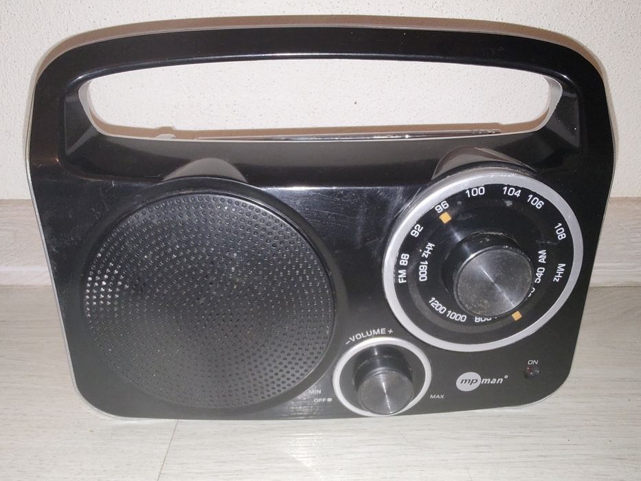 Aparate radio . Unul cu USB