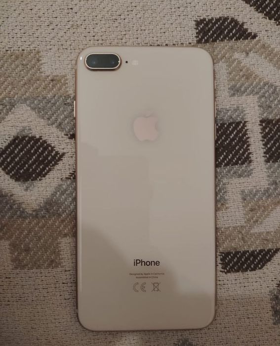 Apple iPhone 8 Plus Gold 64GB, отличное состояние.