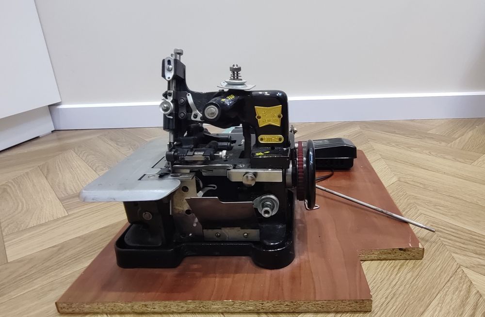 Оверлок в хорошем состоянии.