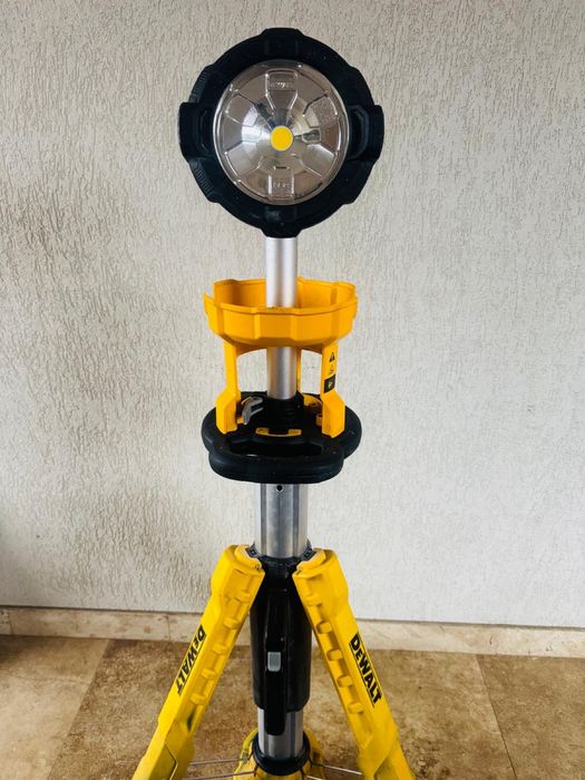 Lanterna dewalt dcl 079