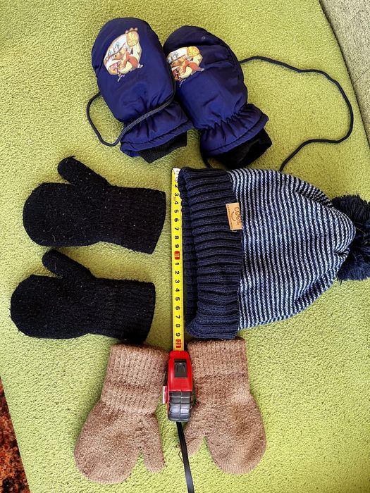 Шапка и 3 чифта ръкавици
