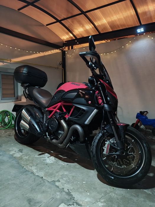 Ducati Diavel Carbon Red vand / schimb