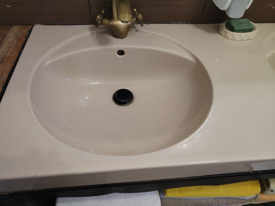 Chiuvetă dubla baie cu baterii  incluse!